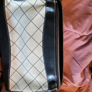 Dooney & bourke ued like new vintage cream/black